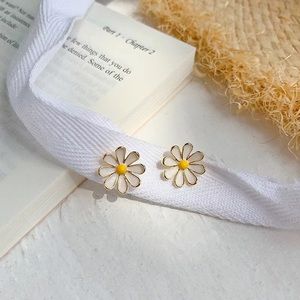 3/28💐Summer fresh sweet daisy flower stud Earring